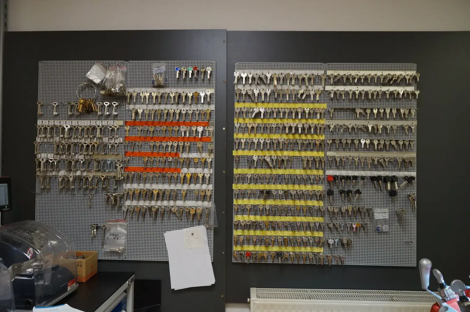 Schlüsselwand im Ladengeschäft von SiTech Sicherheitstechnik